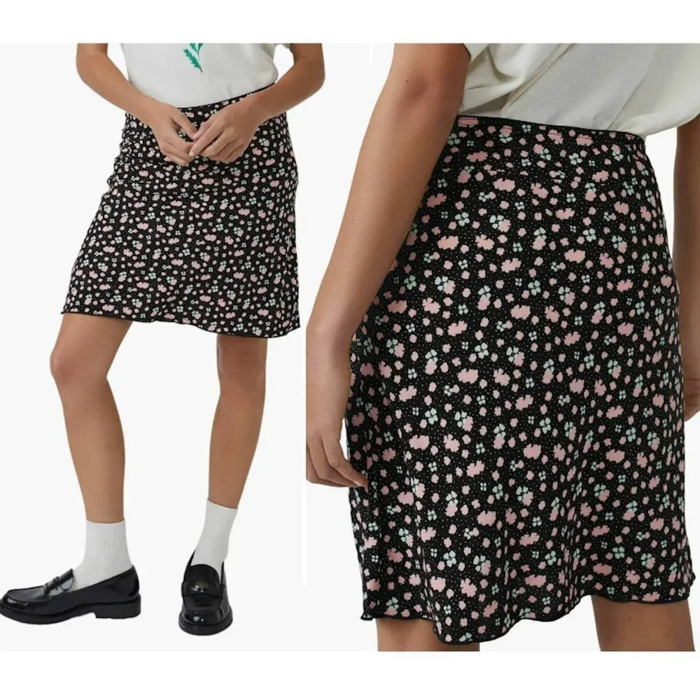 New Free People IRL Mini Black Floral Skirt Size 6